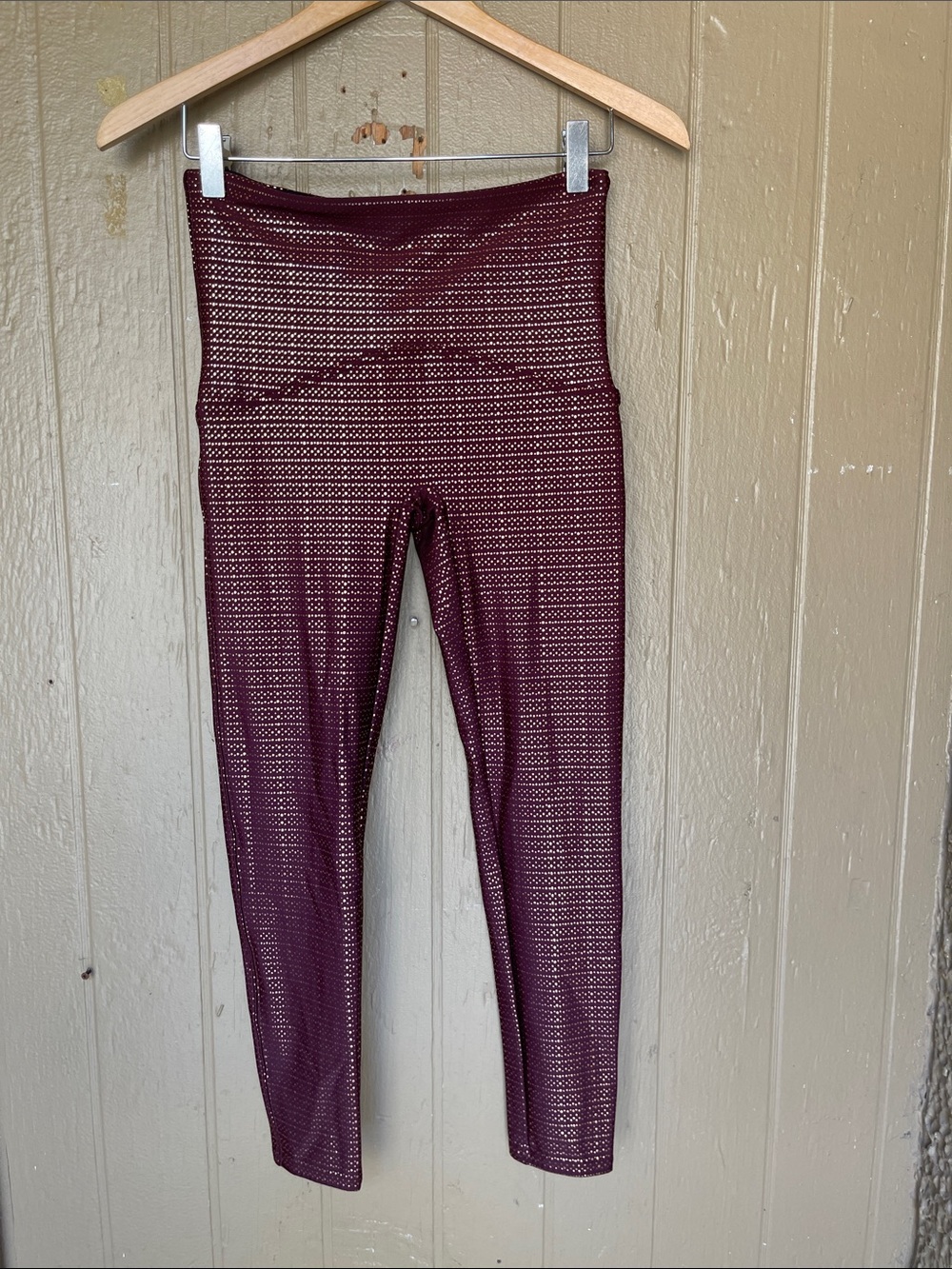 Spanx Metallic mist Leggings in wine Size M